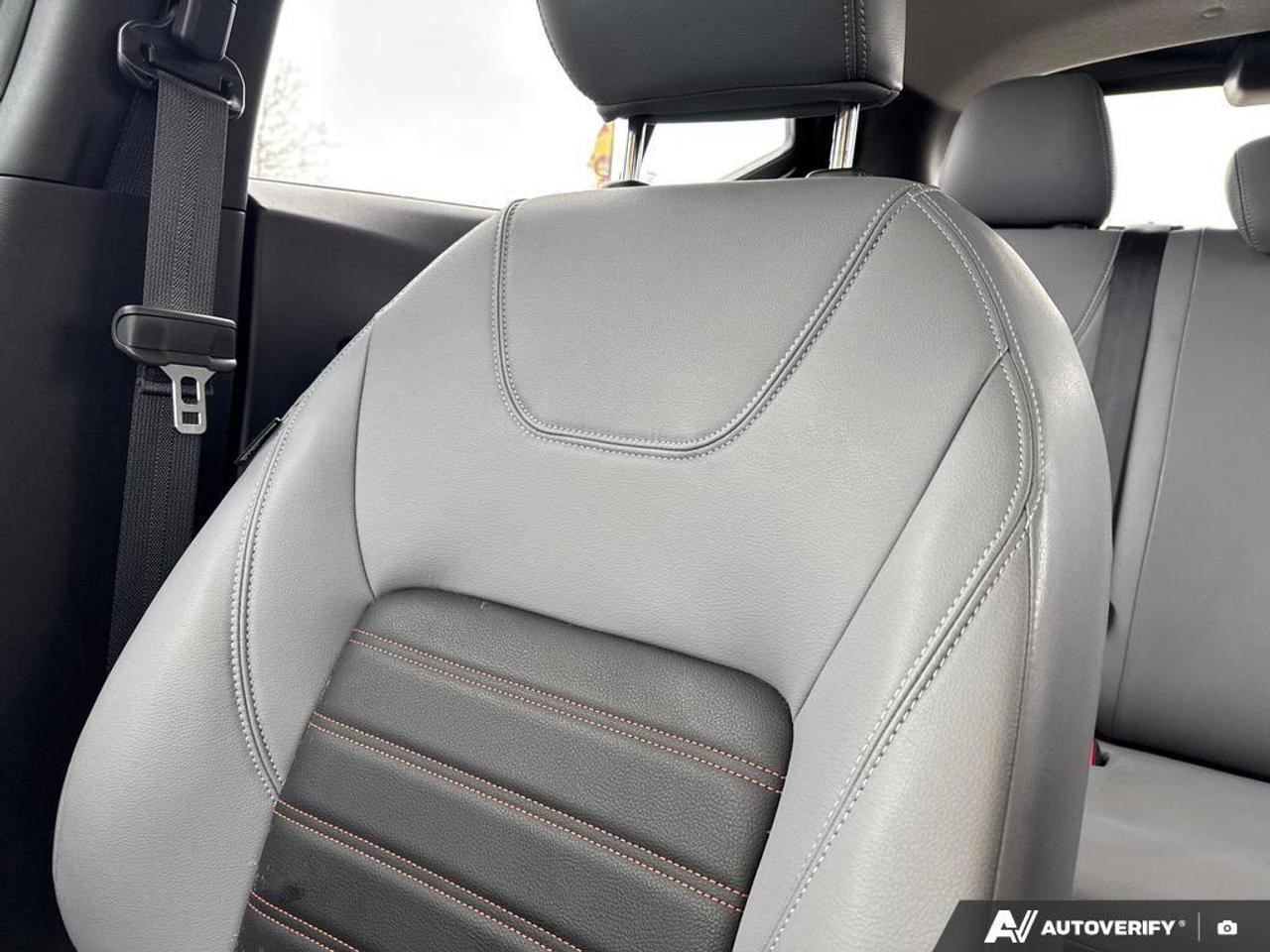 2024 Nissan Kicks SR BACKUP CAM   BLUETOOTH   HTD SEATS   KETLESS EN Photo