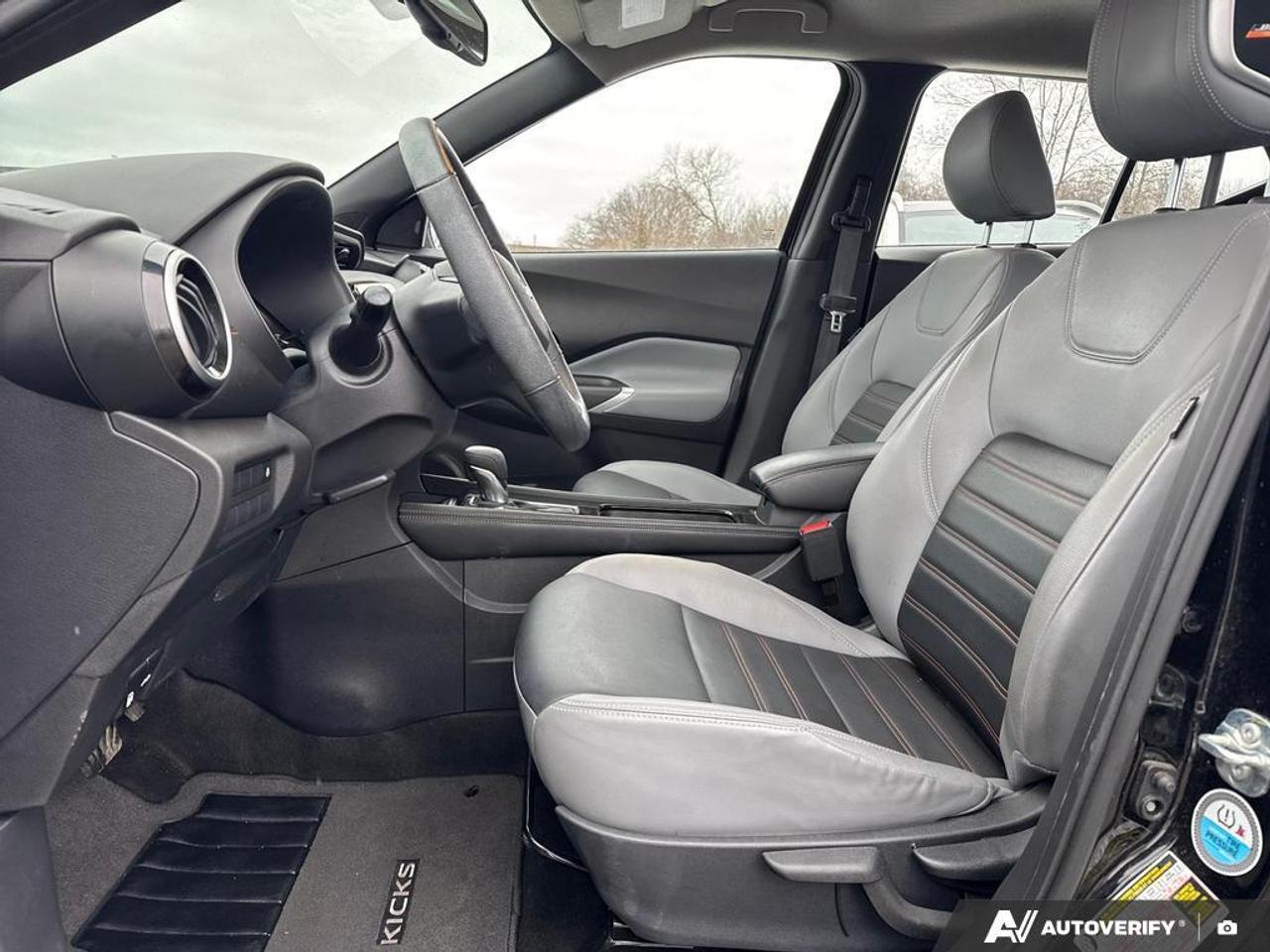 2024 Nissan Kicks SR BACKUP CAM   BLUETOOTH   HTD SEATS   KETLESS EN Photo
