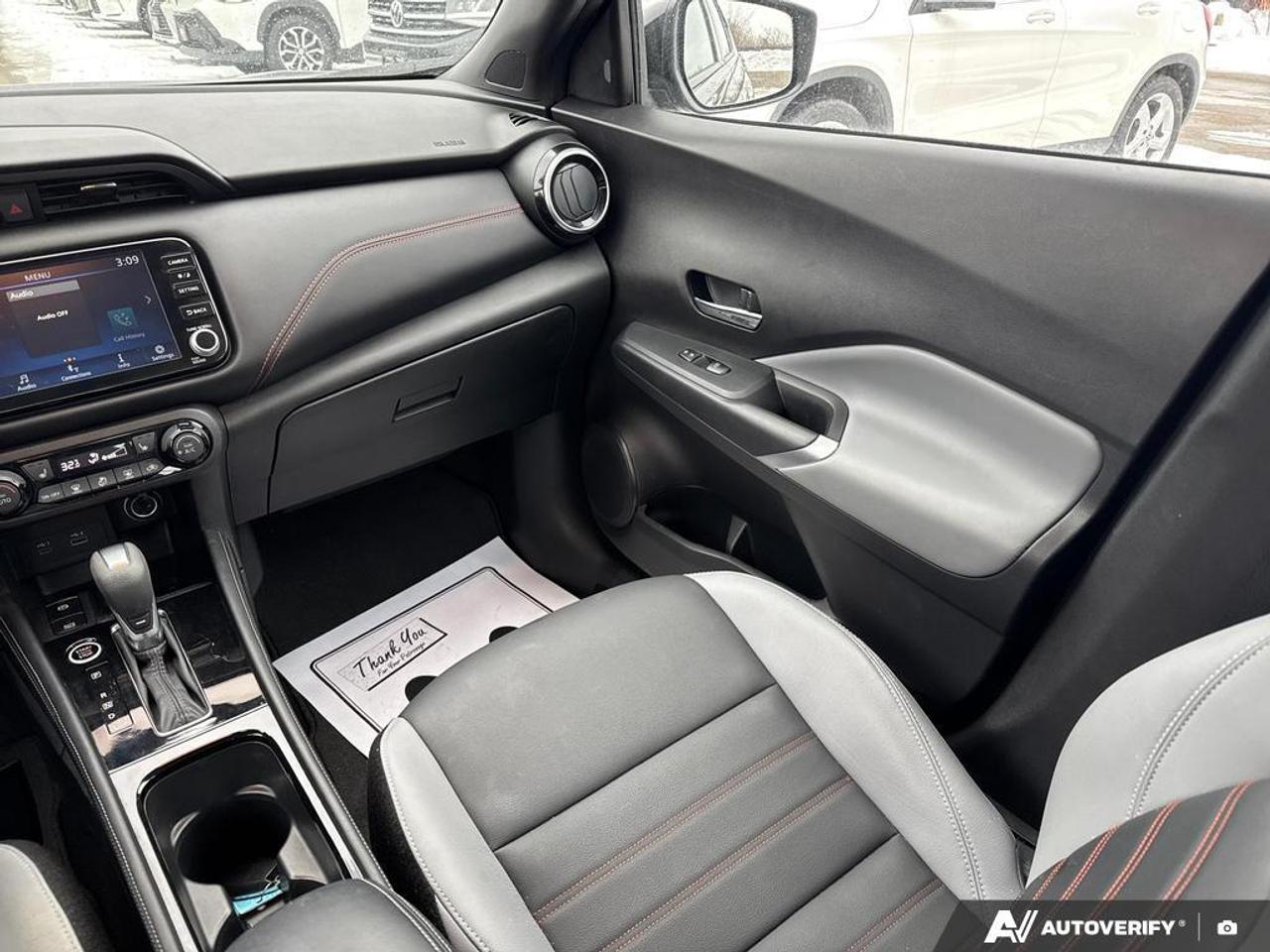 2024 Nissan Kicks SR BACKUP CAM   BLUETOOTH   HTD SEATS   KETLESS EN Photo