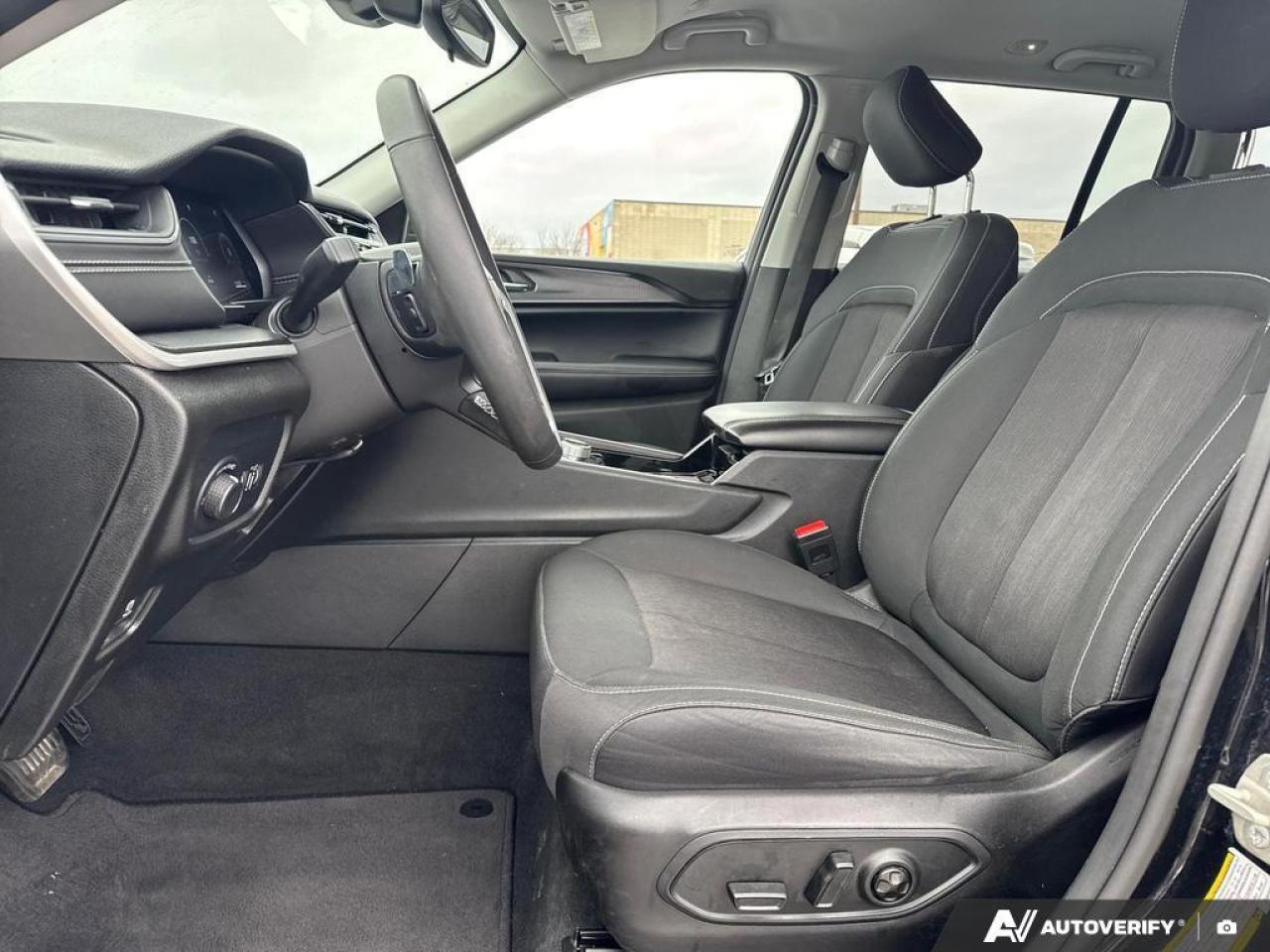 2023 Jeep Grand Cherokee Laredo BACKUP CAM   BLUETOOTH   HTD SEATS   KEYLES Photo