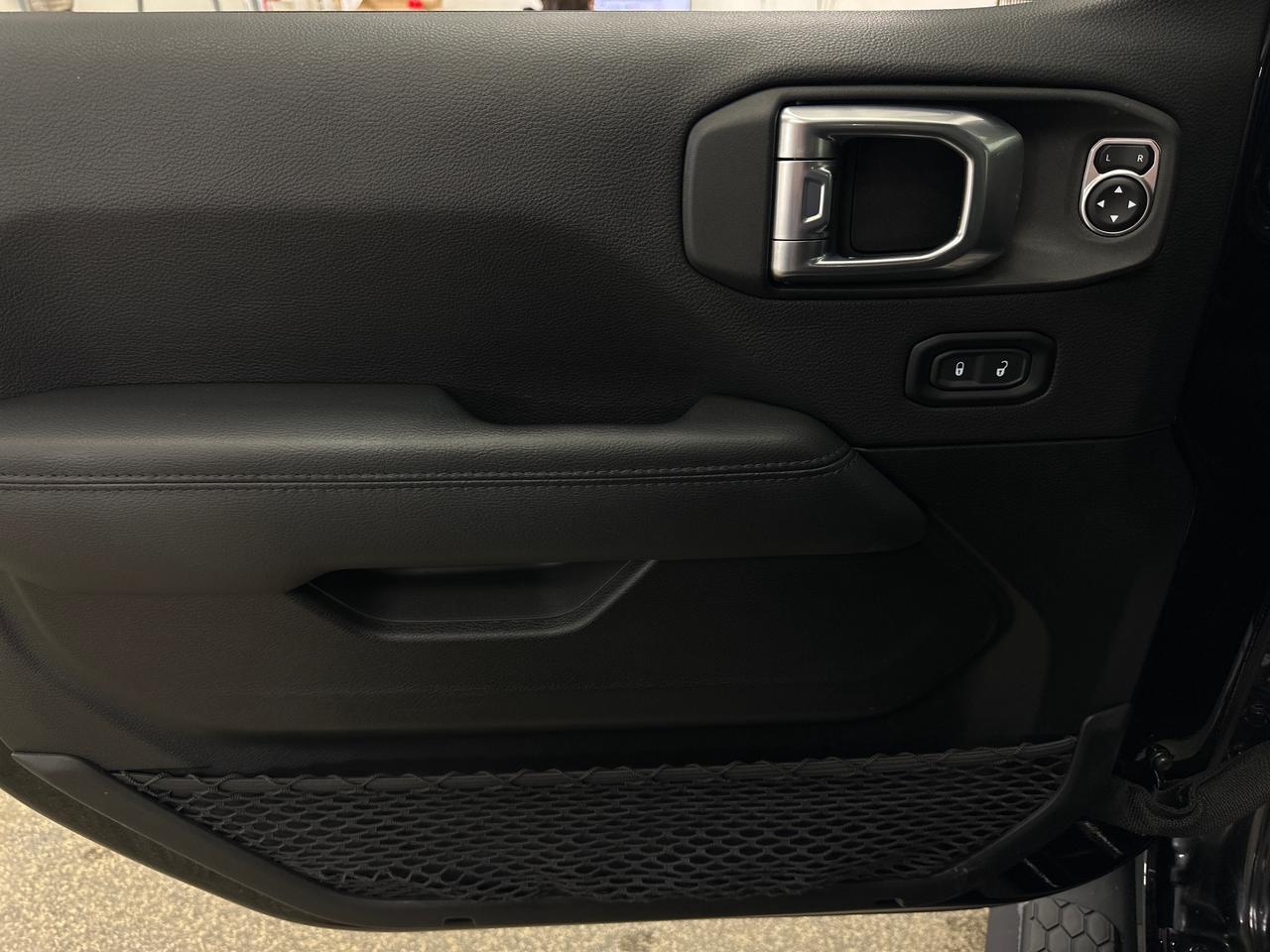 2023 Jeep Wrangler SAHARA 4DR 4X4 Photo