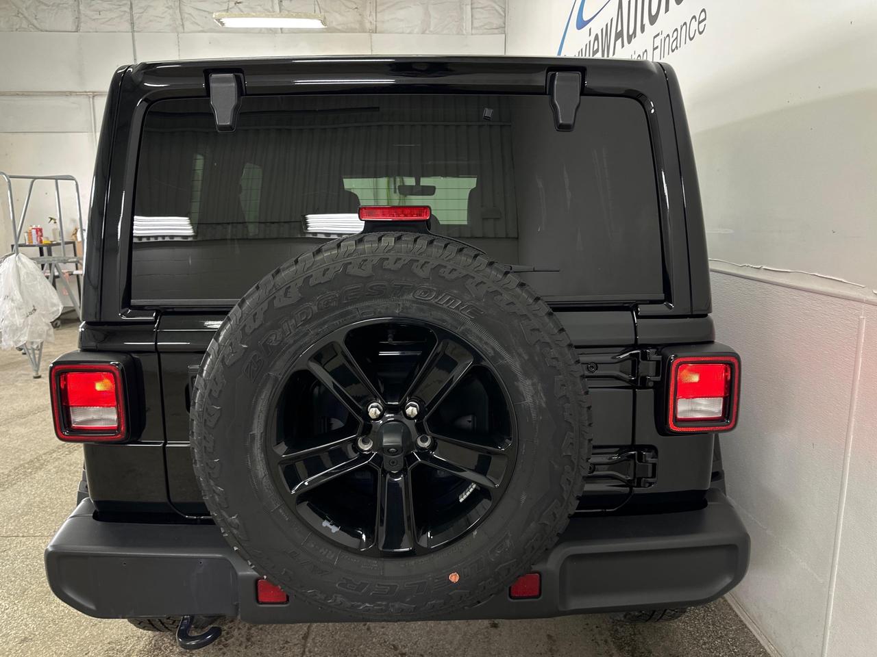 2023 Jeep Wrangler Sahara - LEATHER/3 PC TOP/NAVI/1 OWNER! Photo