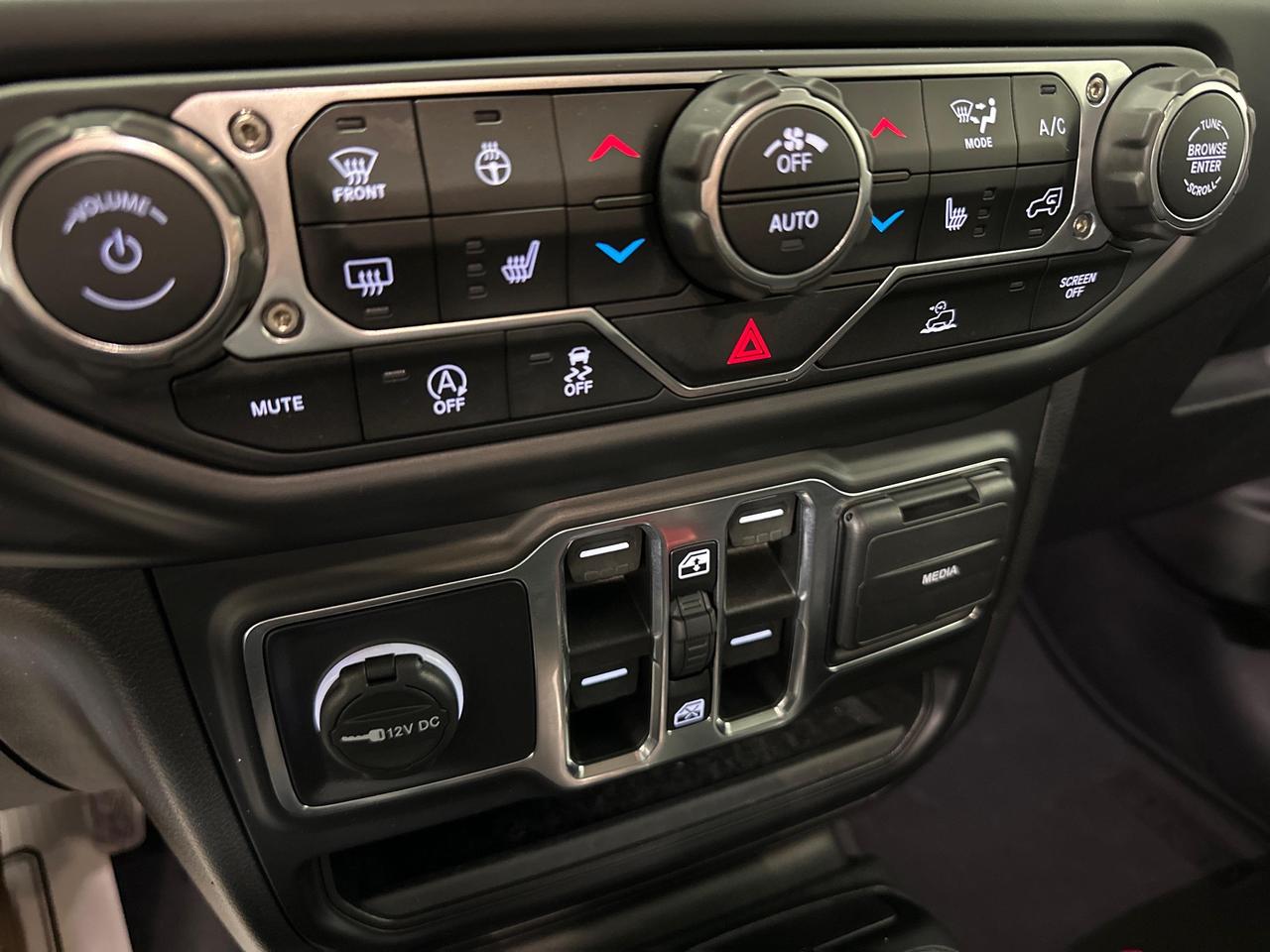 2023 Jeep Wrangler Sahara - LEATHER/3 PC TOP/NAVI/1 OWNER! Photo
