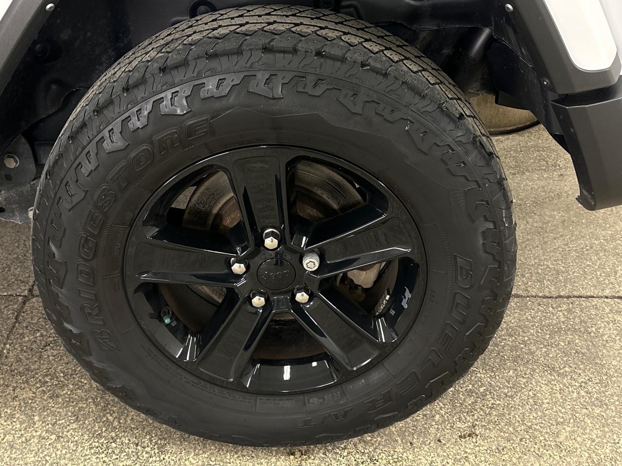 2023 Jeep Wrangler SAHARA 4DR 4X4 Photo