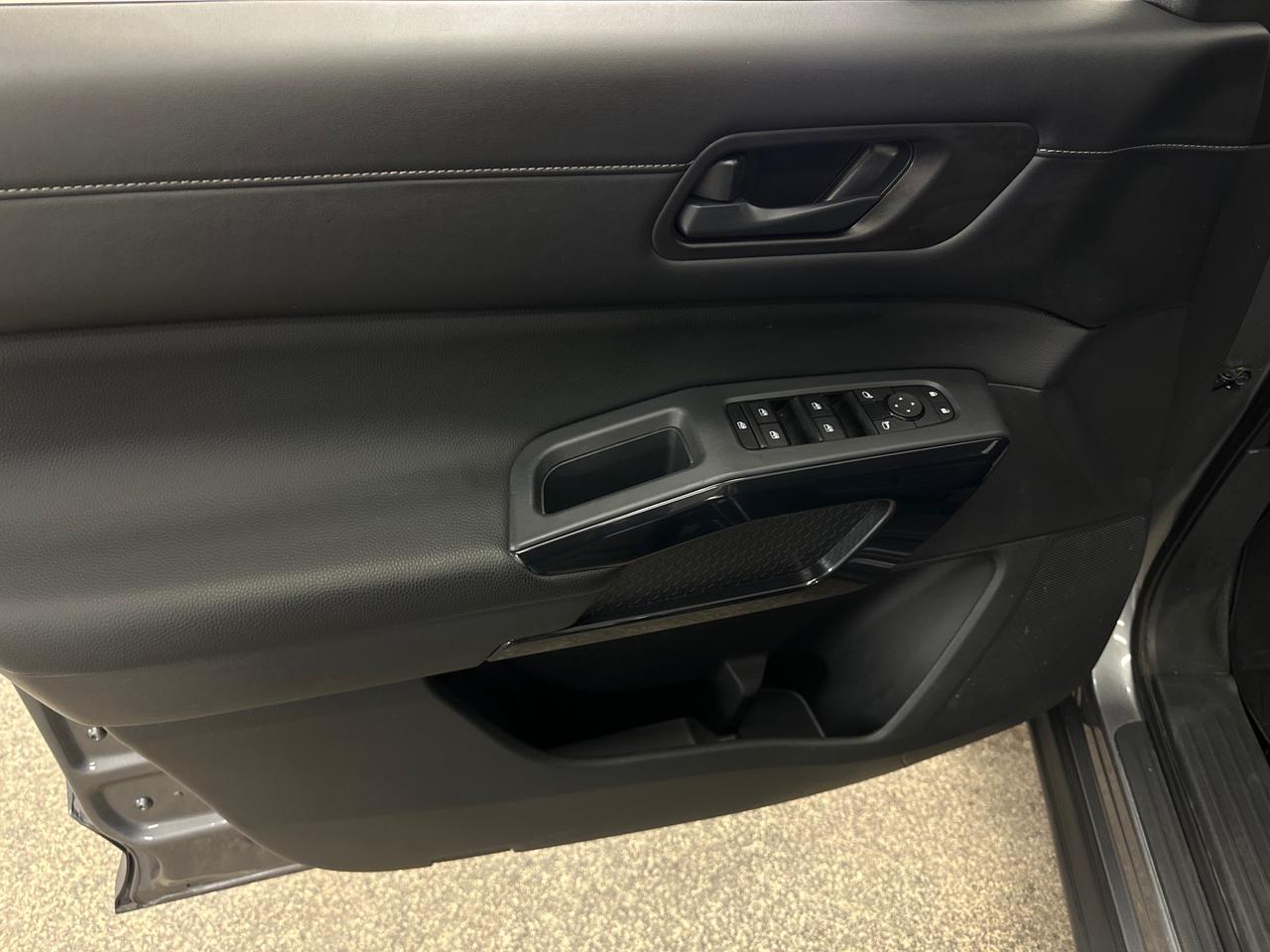 2024 Nissan Pathfinder S 4dr 4x4 Photo