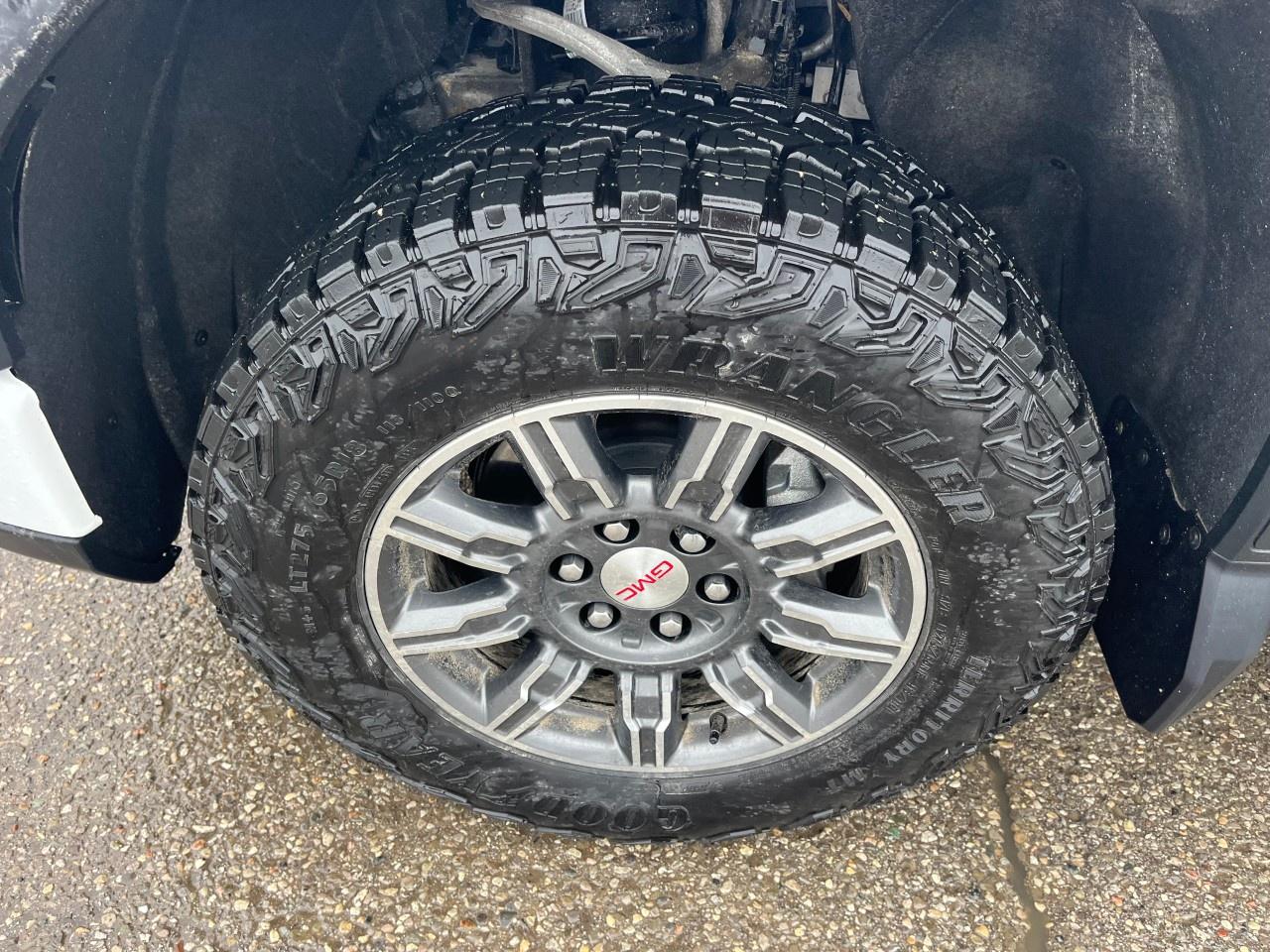 2025 GMC Sierra 1500 Crew Cab Short Box 4-Wheel Drive AT4 Photo