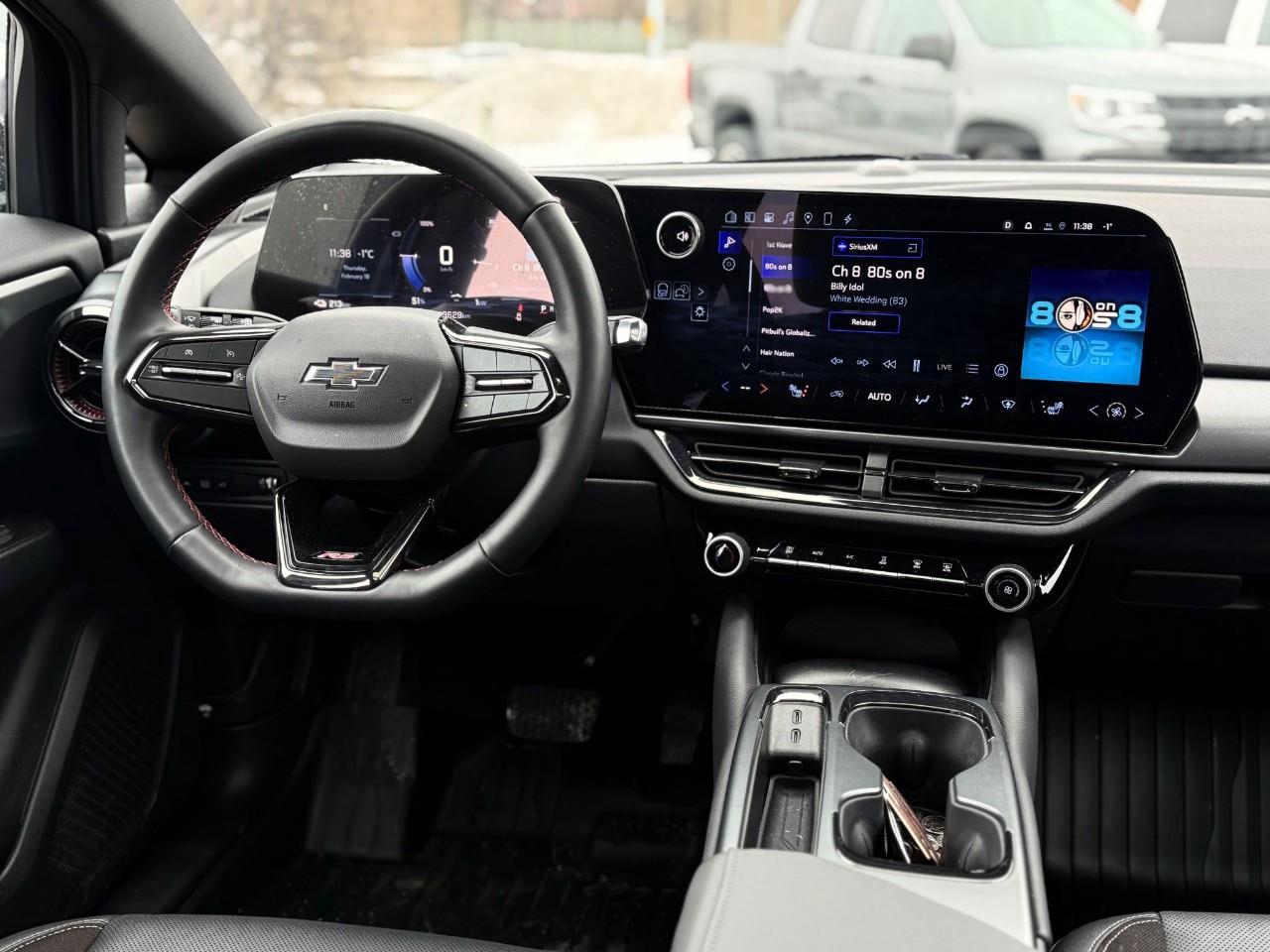 2025 Chevrolet Equinox EV RS 4dr Photo