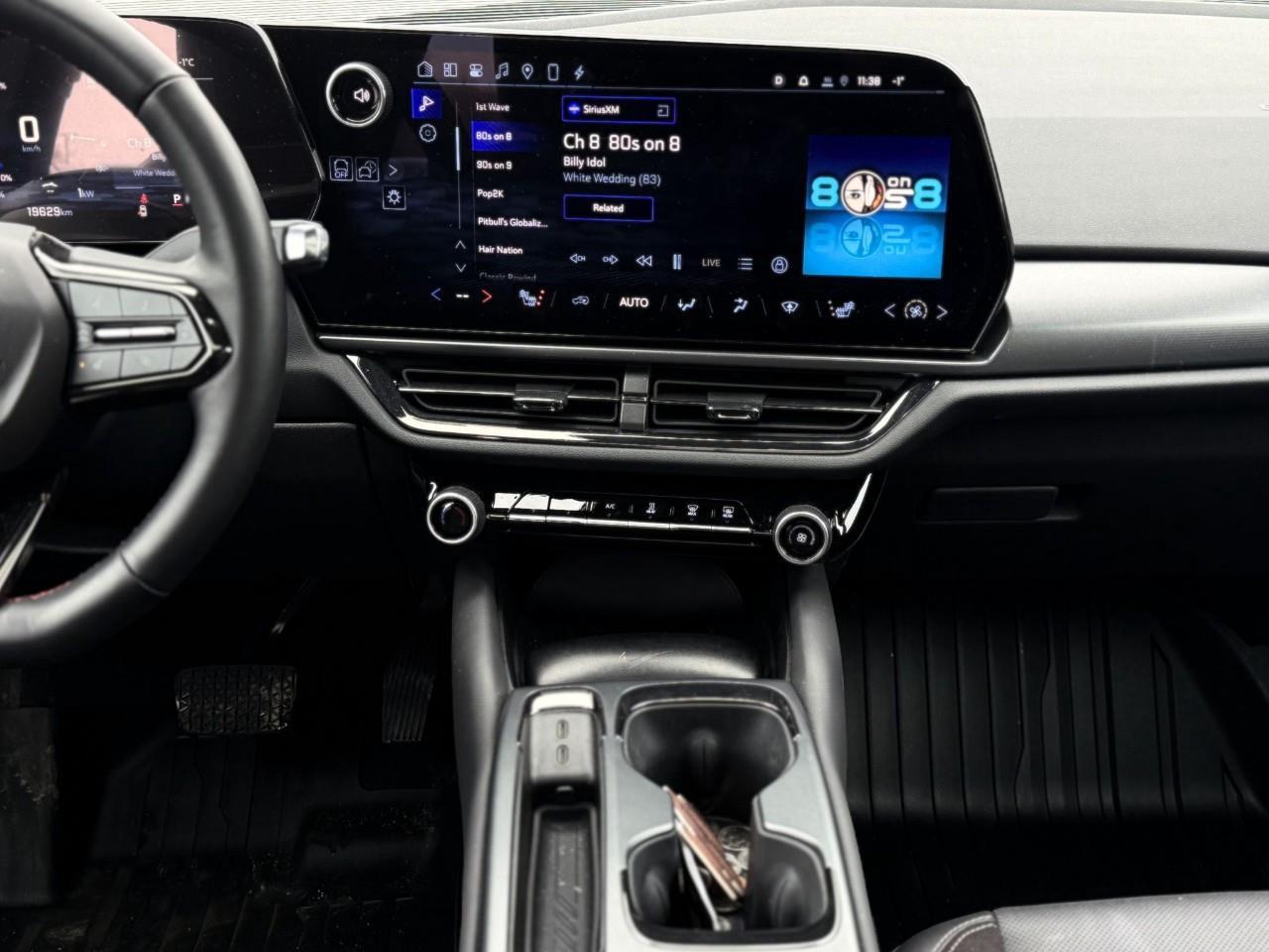 2025 Chevrolet Equinox EV RS 4dr Photo