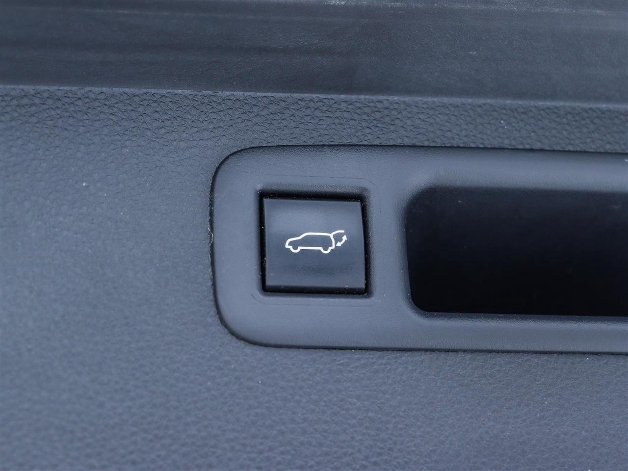 2022 Toyota Highlander XSE 4dr All-Wheel Drive Photo