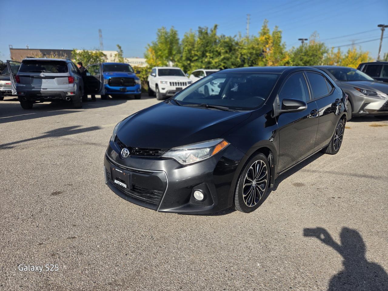 2016 Toyota Corolla S AUTO LEATHER ROOF ALLOYS  LOW km $ 16,688.00 Photo2