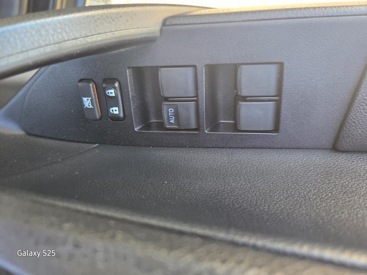 2016 Toyota Corolla S AUTO LEATHER ROOF ALLOYS  LOW km $ 16,688.00 Photo