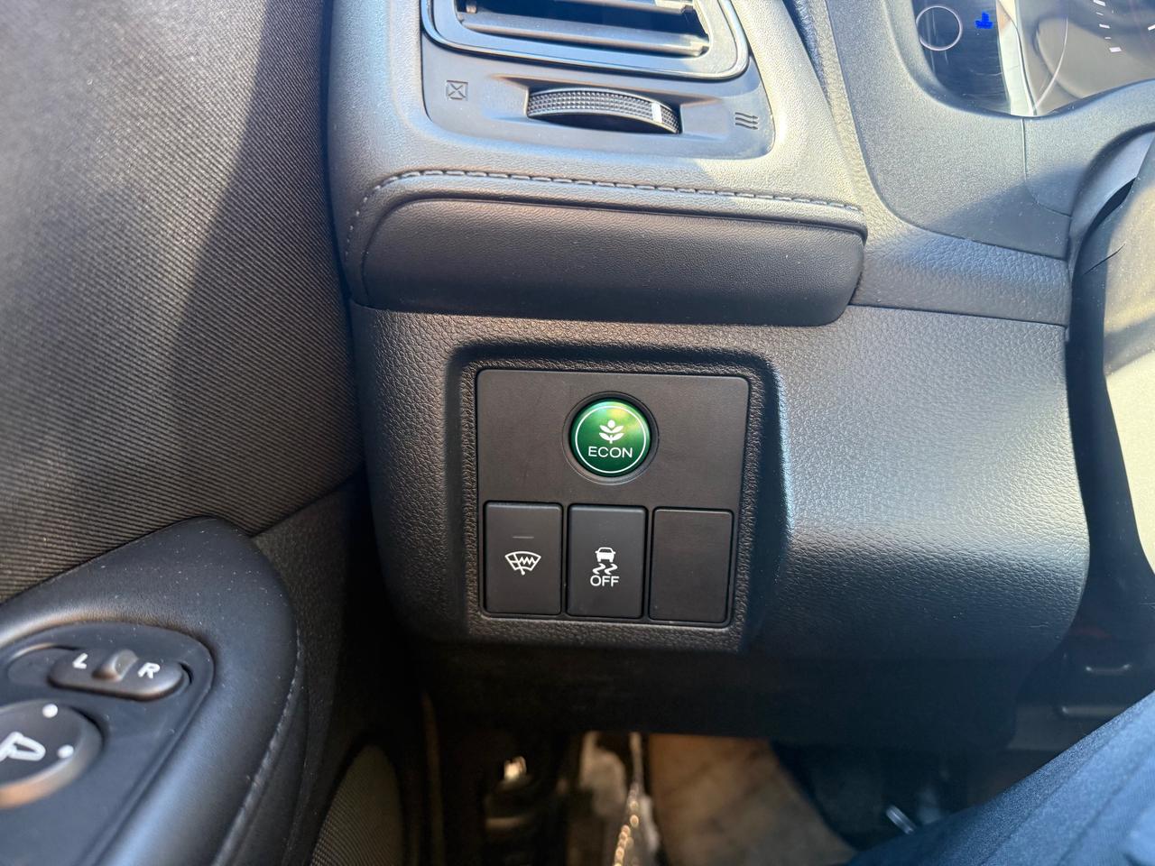 2018 Honda HR-V LX (M6) 4dr Front-Wheel Drive Photo