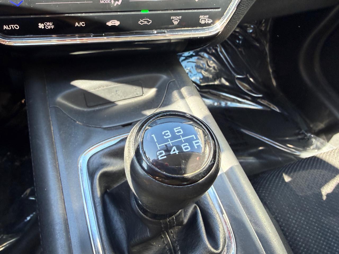 2018 Honda HR-V LX (M6) 4dr Front-Wheel Drive Photo