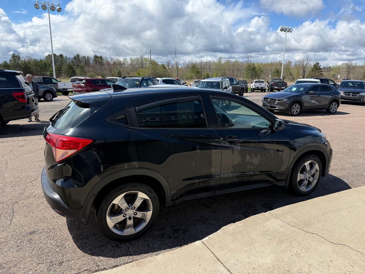 2018 Honda HR-V LX (M6) 4dr Front-Wheel Drive Photo