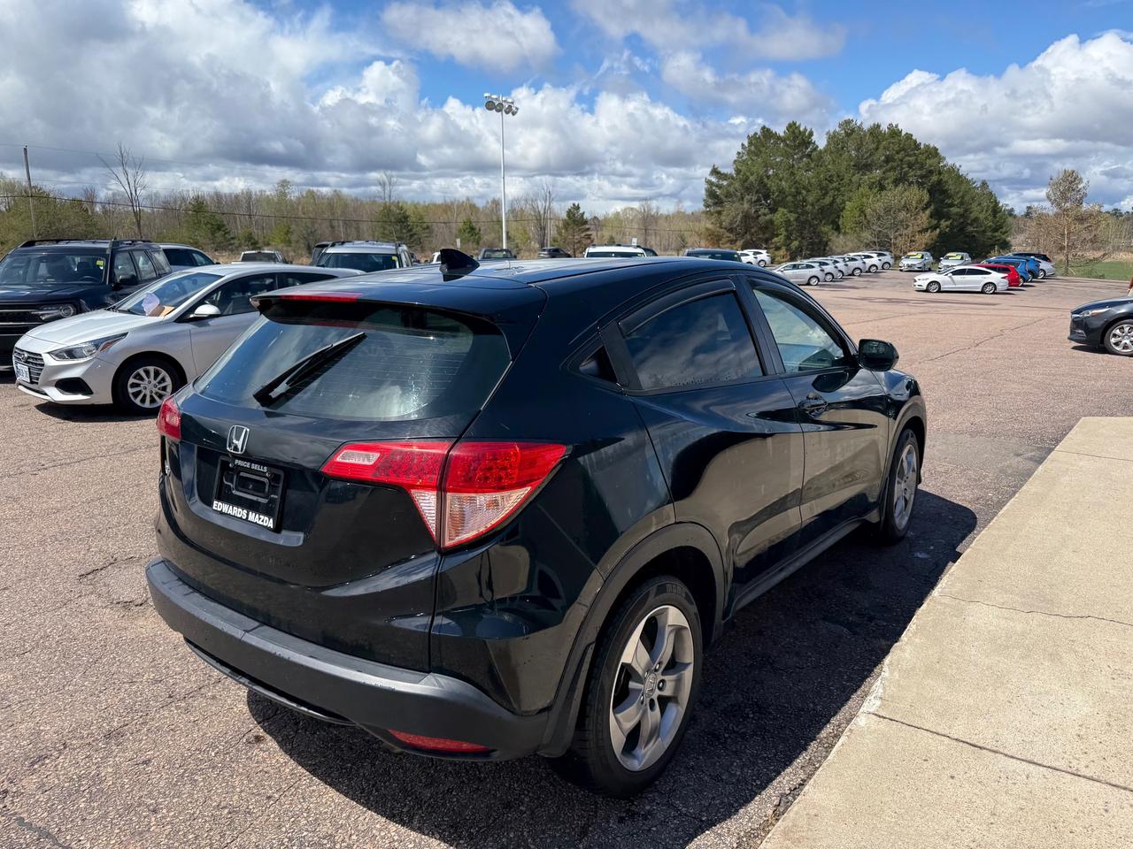 2018 Honda HR-V LX (M6) 4dr Front-Wheel Drive Photo