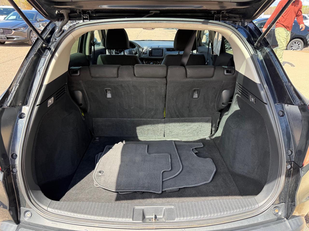 2018 Honda HR-V LX (M6) 4dr Front-Wheel Drive Photo