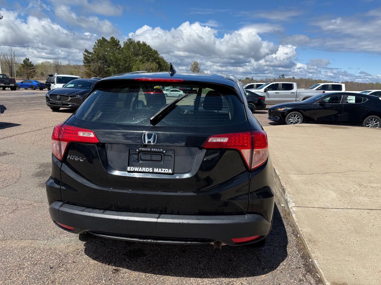 2018 Honda HR-V LX (M6) 4dr Front-Wheel Drive Photo
