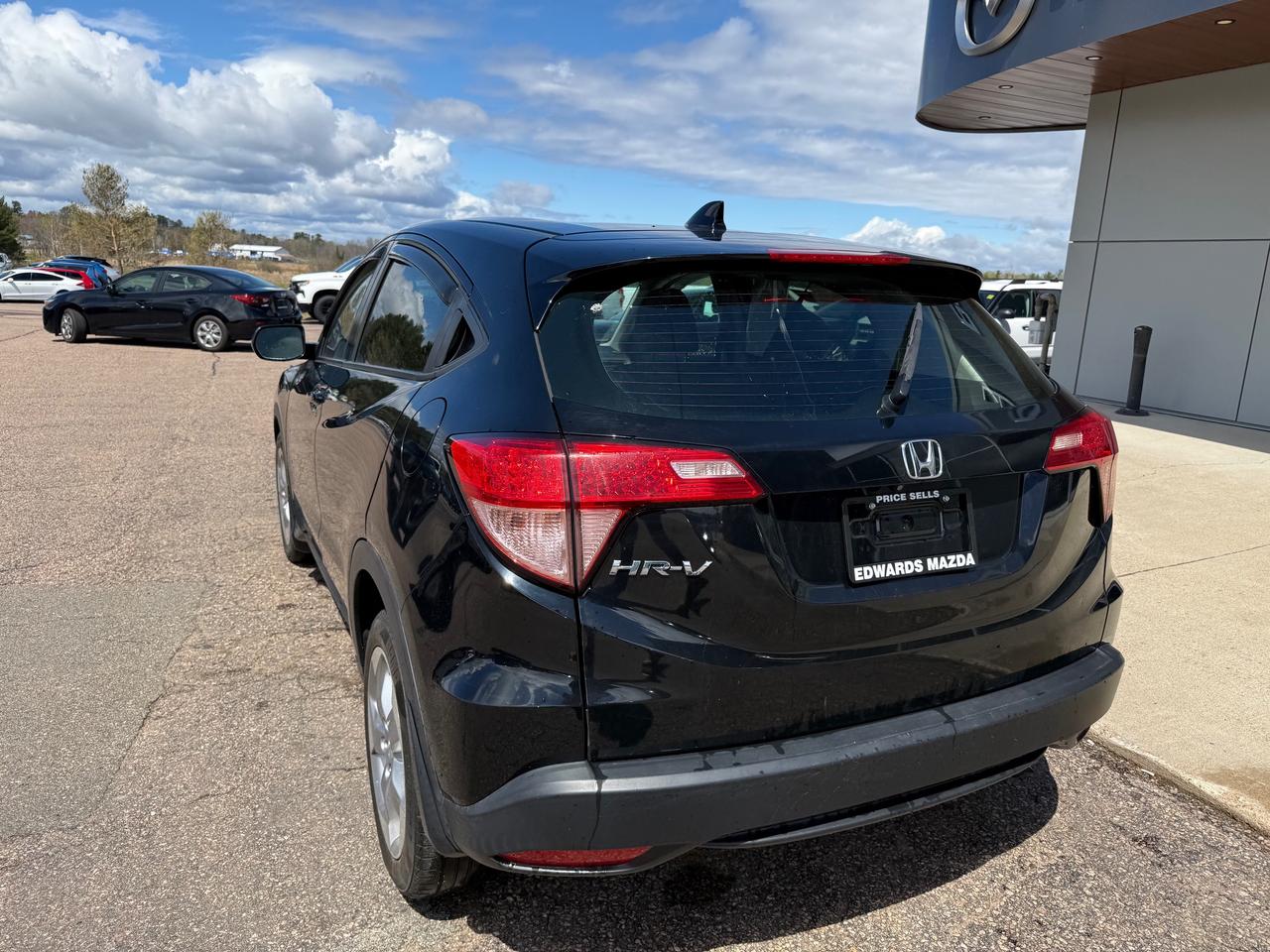 2018 Honda HR-V LX (M6) 4dr Front-Wheel Drive Photo