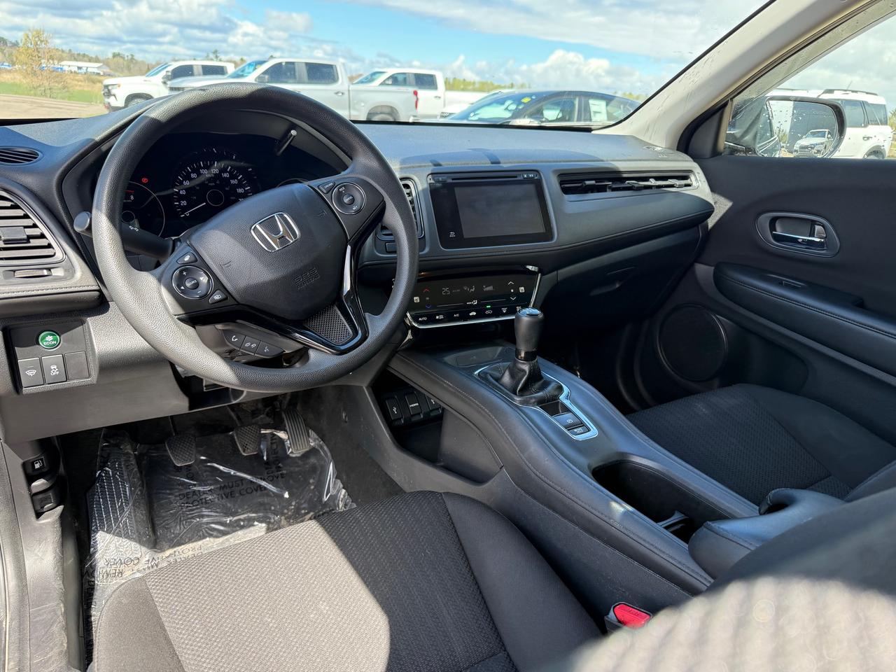 2018 Honda HR-V LX (M6) 4dr Front-Wheel Drive Photo