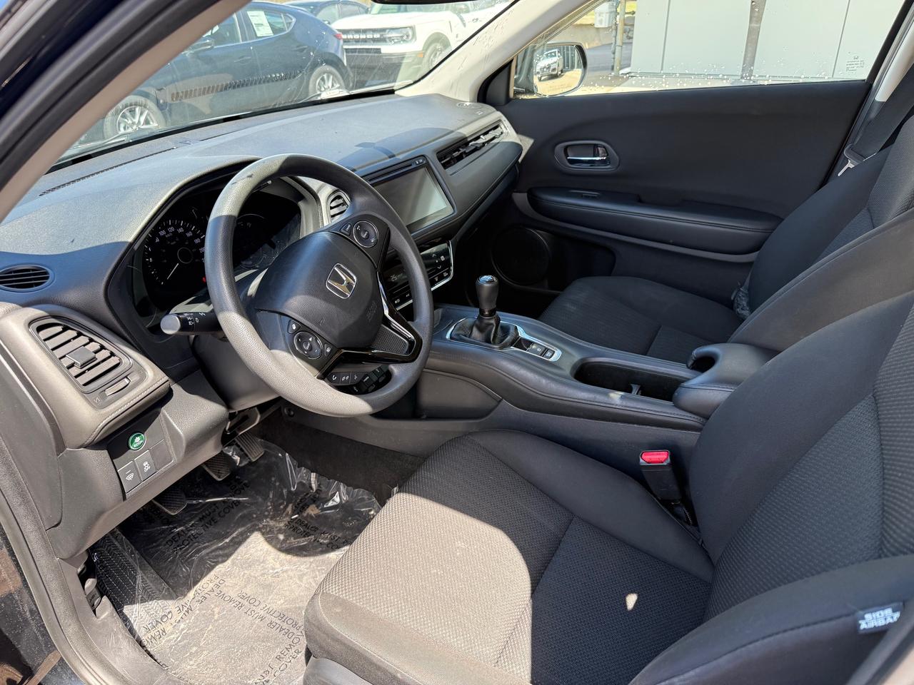 2018 Honda HR-V LX (M6) 4dr Front-Wheel Drive Photo