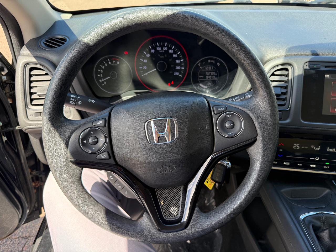 2018 Honda HR-V LX (M6) 4dr Front-Wheel Drive Photo