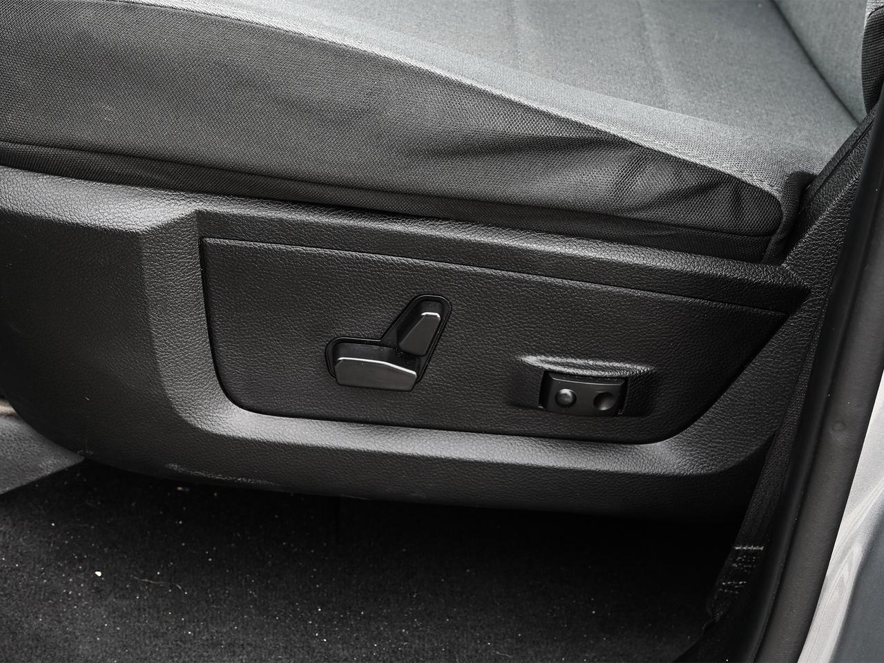 2023 RAM 1500 Classic SLT HEMI Photo