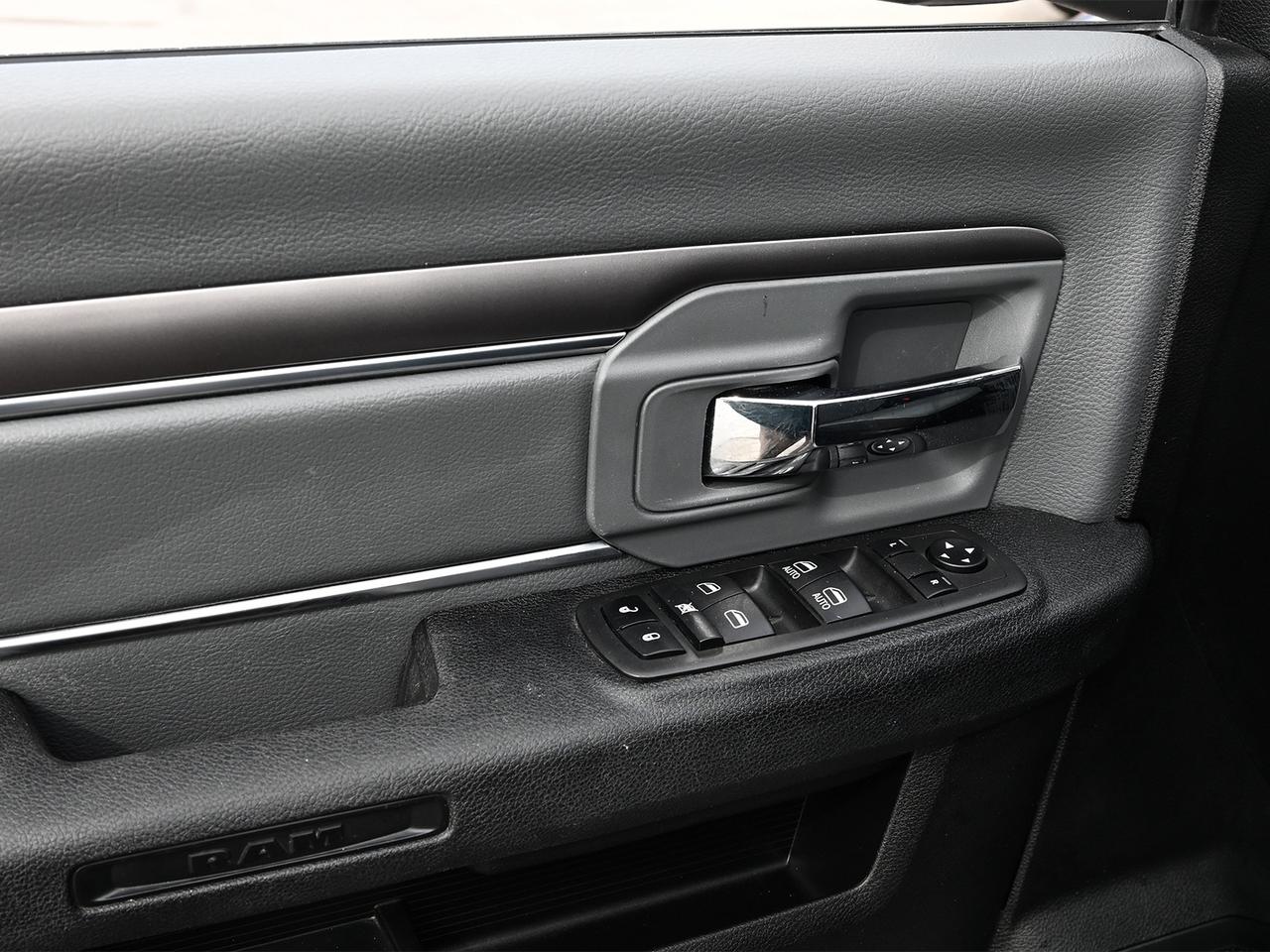 2023 RAM 1500 Classic SLT HEMI Photo