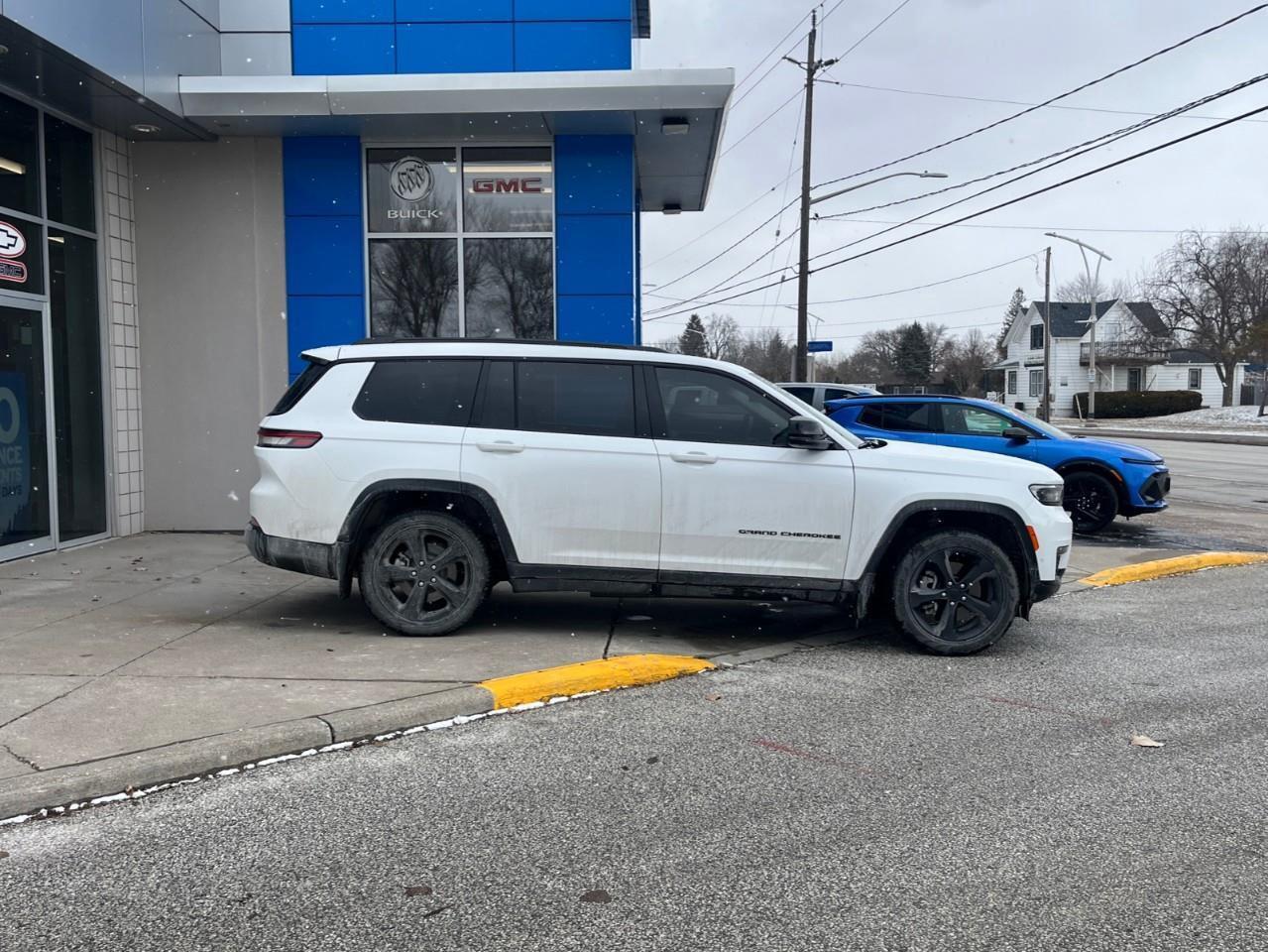 2023 Jeep Grand Cherokee L  Photo3