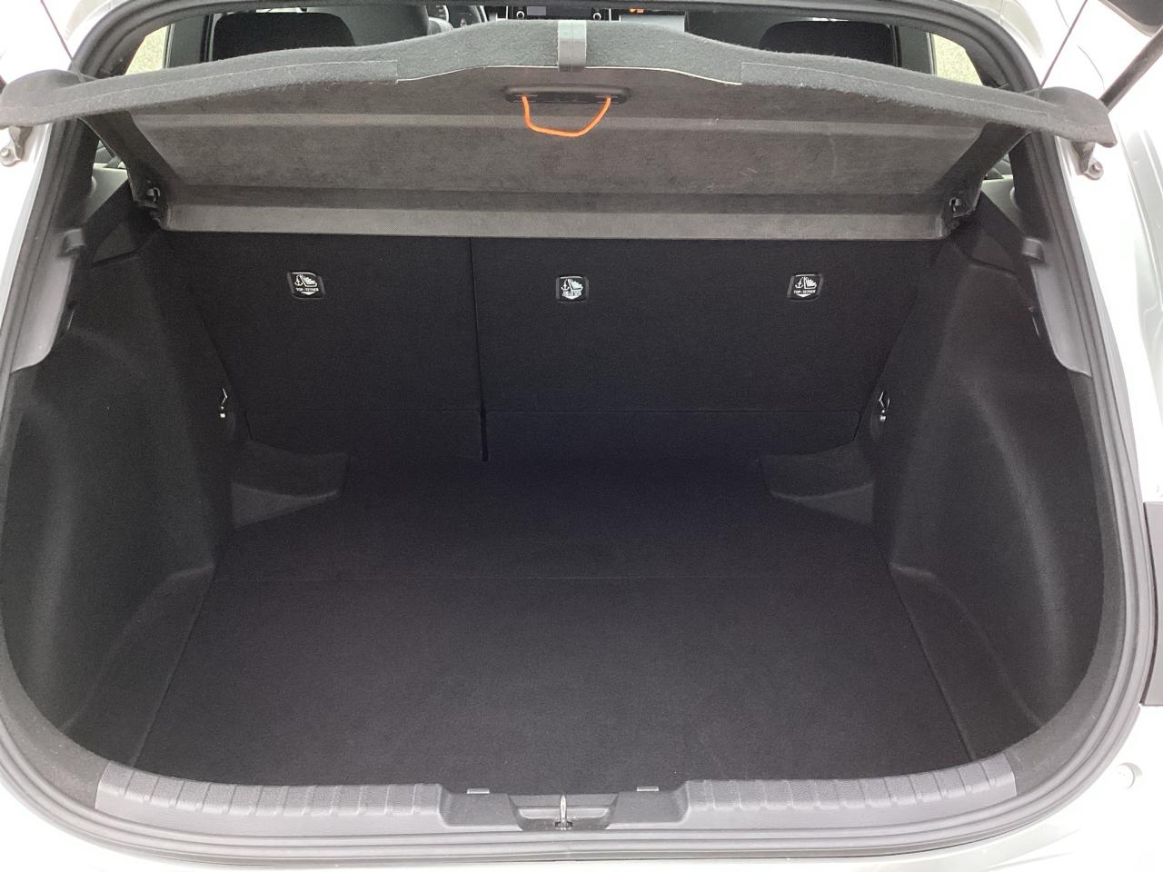 2022 Toyota Corolla Hatchback SE Photo