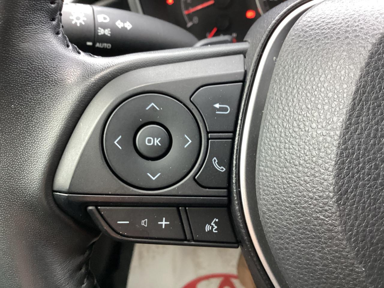 2022 Toyota Corolla Hatchback SE Photo