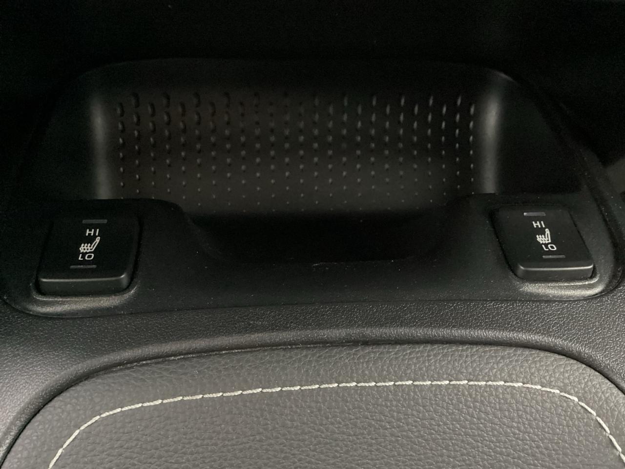 2022 Toyota Corolla Hatchback SE Photo