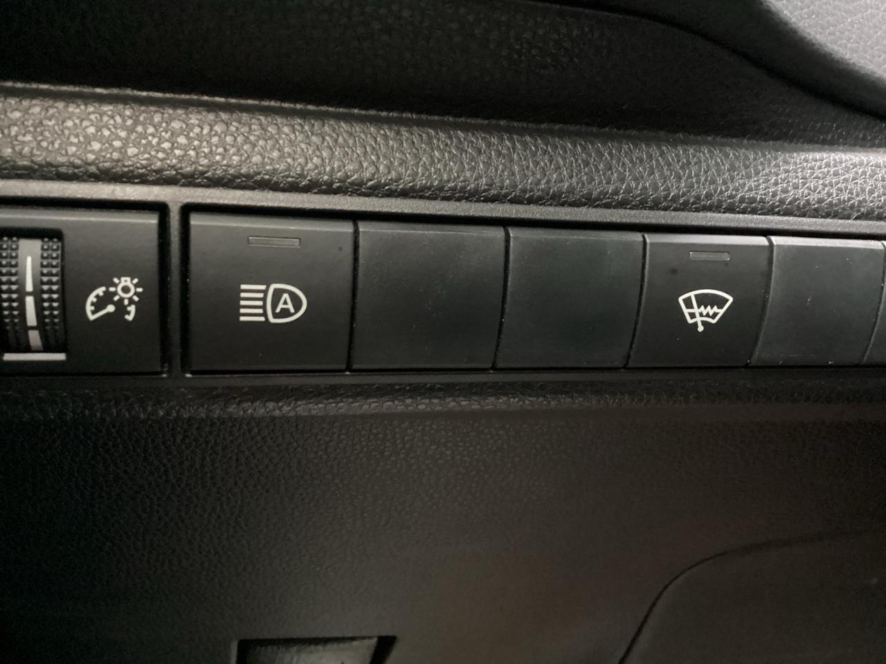 2022 Toyota Corolla Hatchback SE Photo