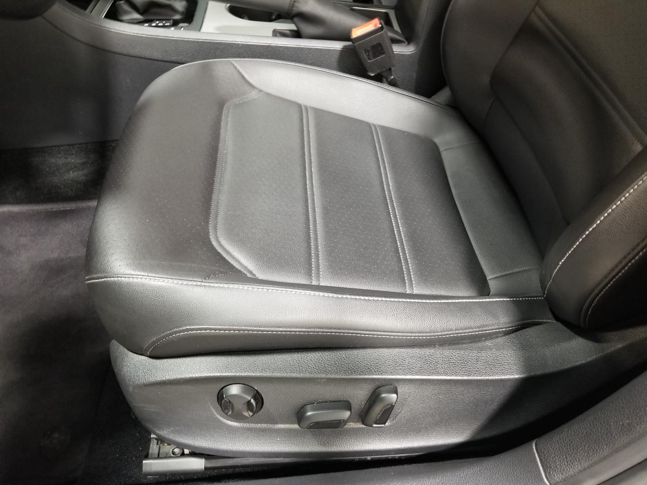 2020 Volkswagen Passat Highline 4dr Sedan Photo