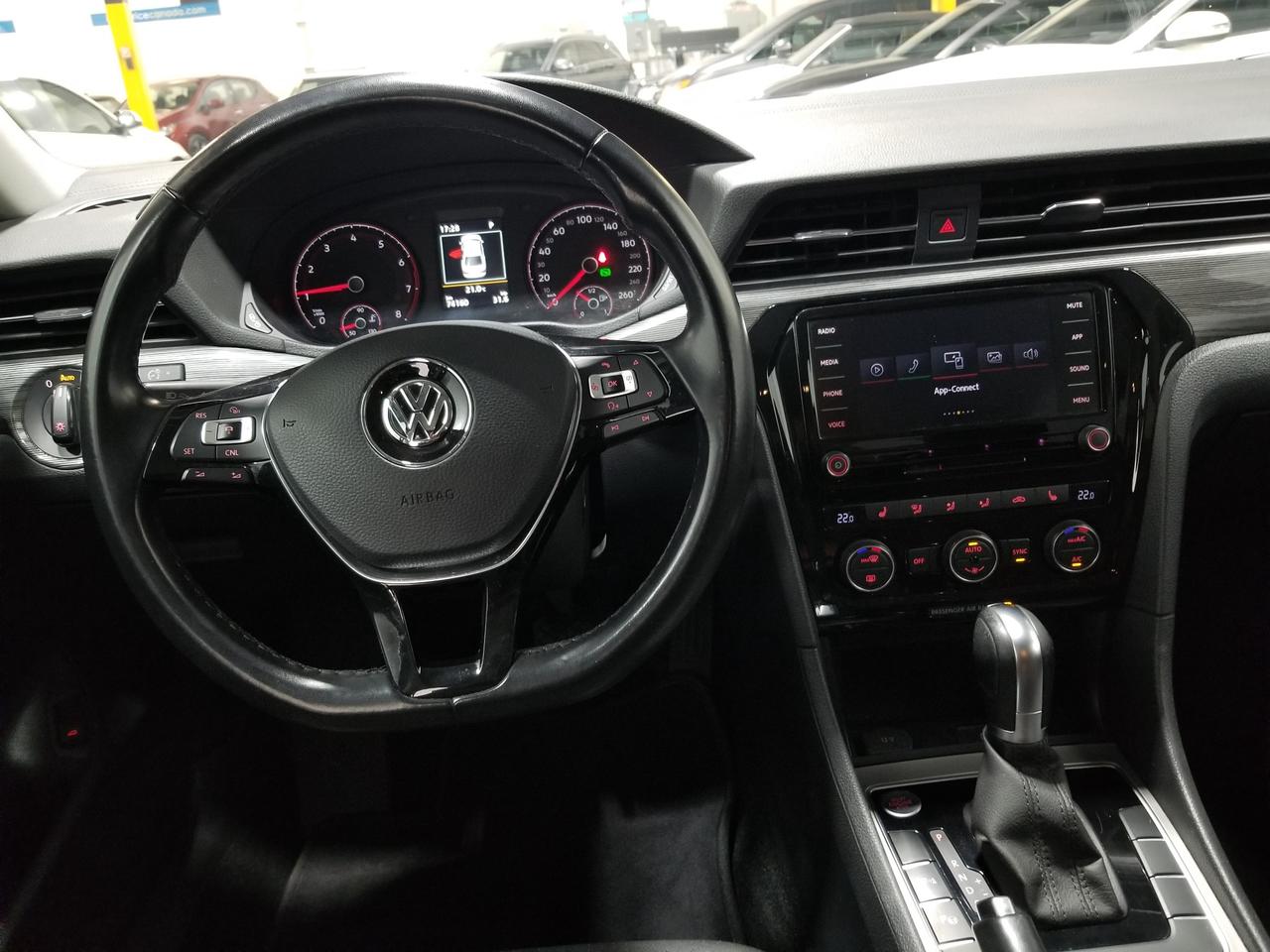 2020 Volkswagen Passat Highline 4dr Sedan Photo