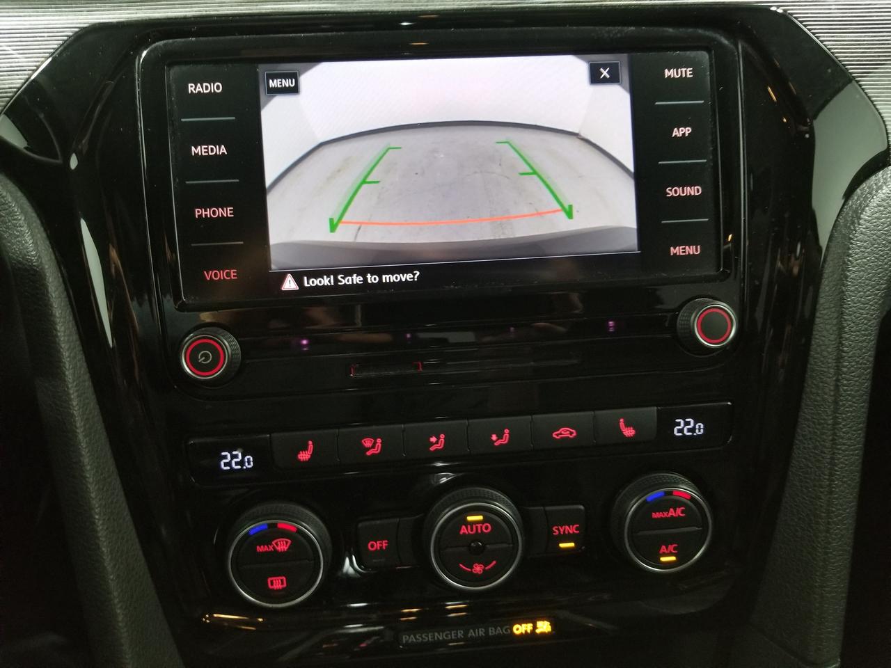 2020 Volkswagen Passat Highline 4dr Sedan Photo