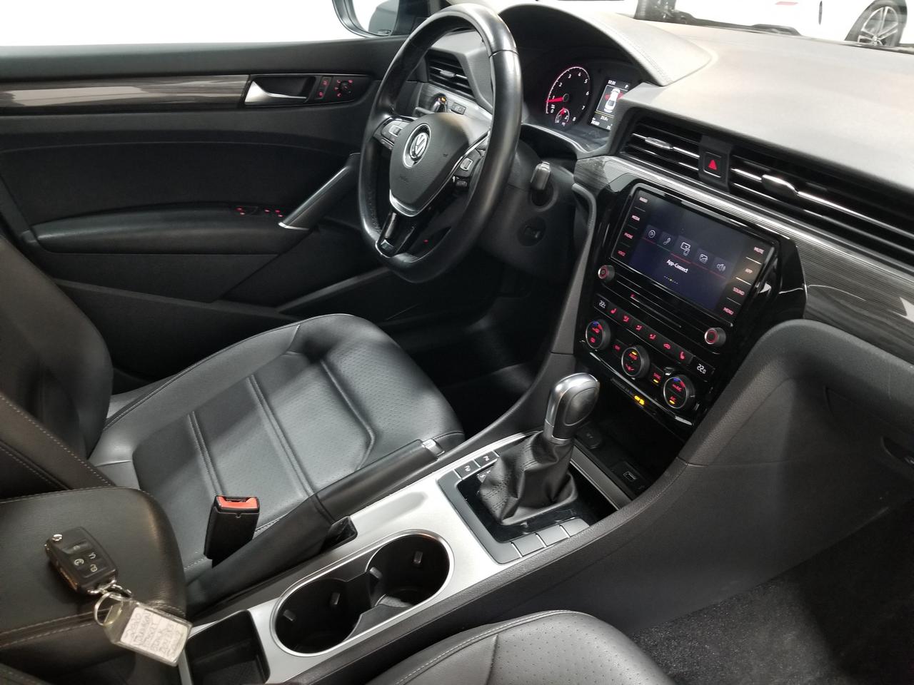2020 Volkswagen Passat Highline 4dr Sedan Photo