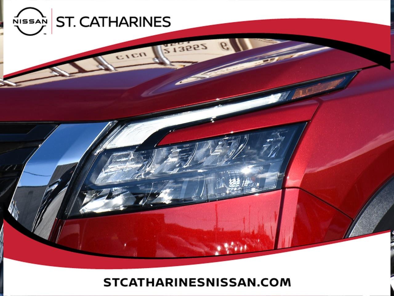 2025 Nissan Pathfinder Platinum Photo