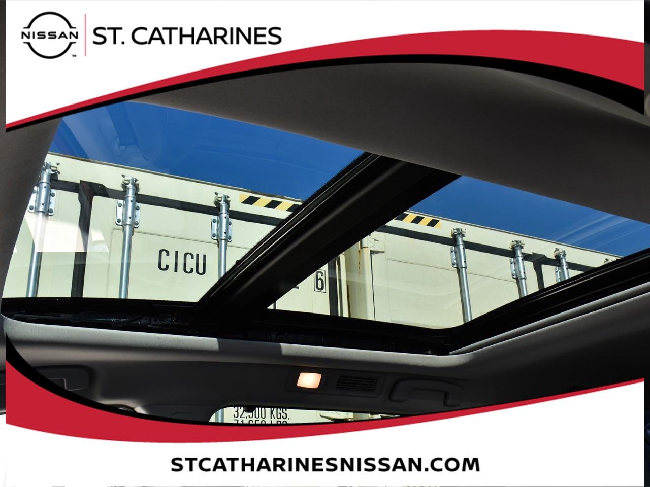 2025 Nissan Pathfinder Platinum Photo