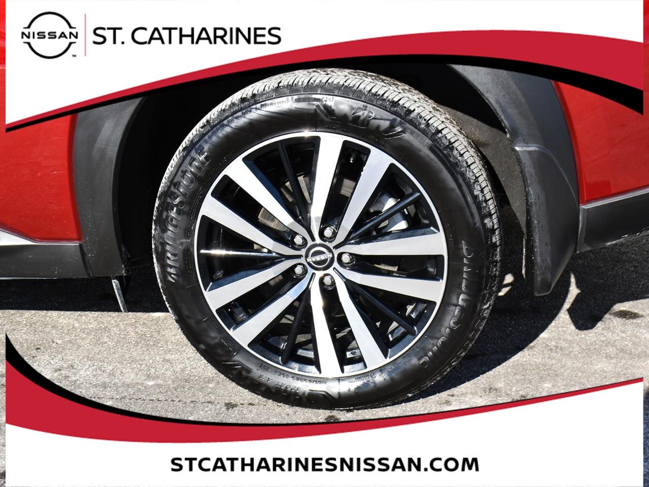 2025 Nissan Pathfinder Platinum Photo