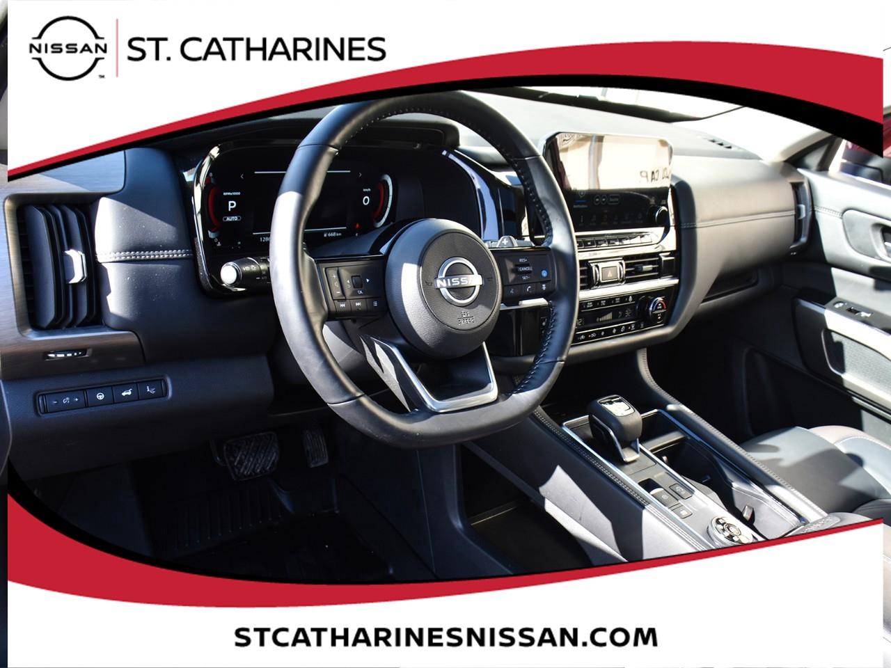 2025 Nissan Pathfinder Platinum Photo