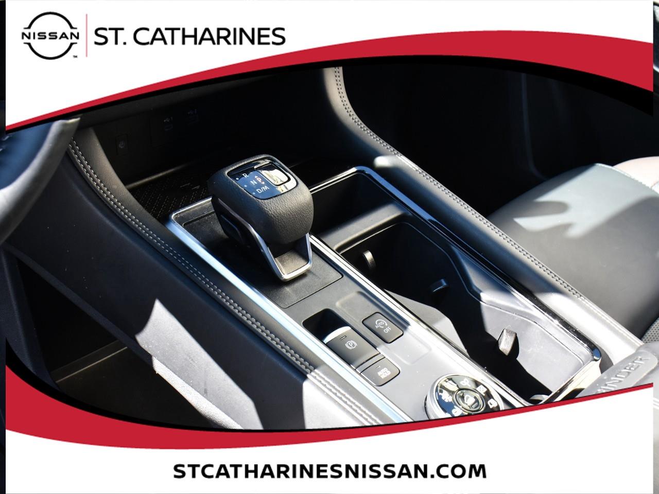 2025 Nissan Pathfinder Platinum Photo