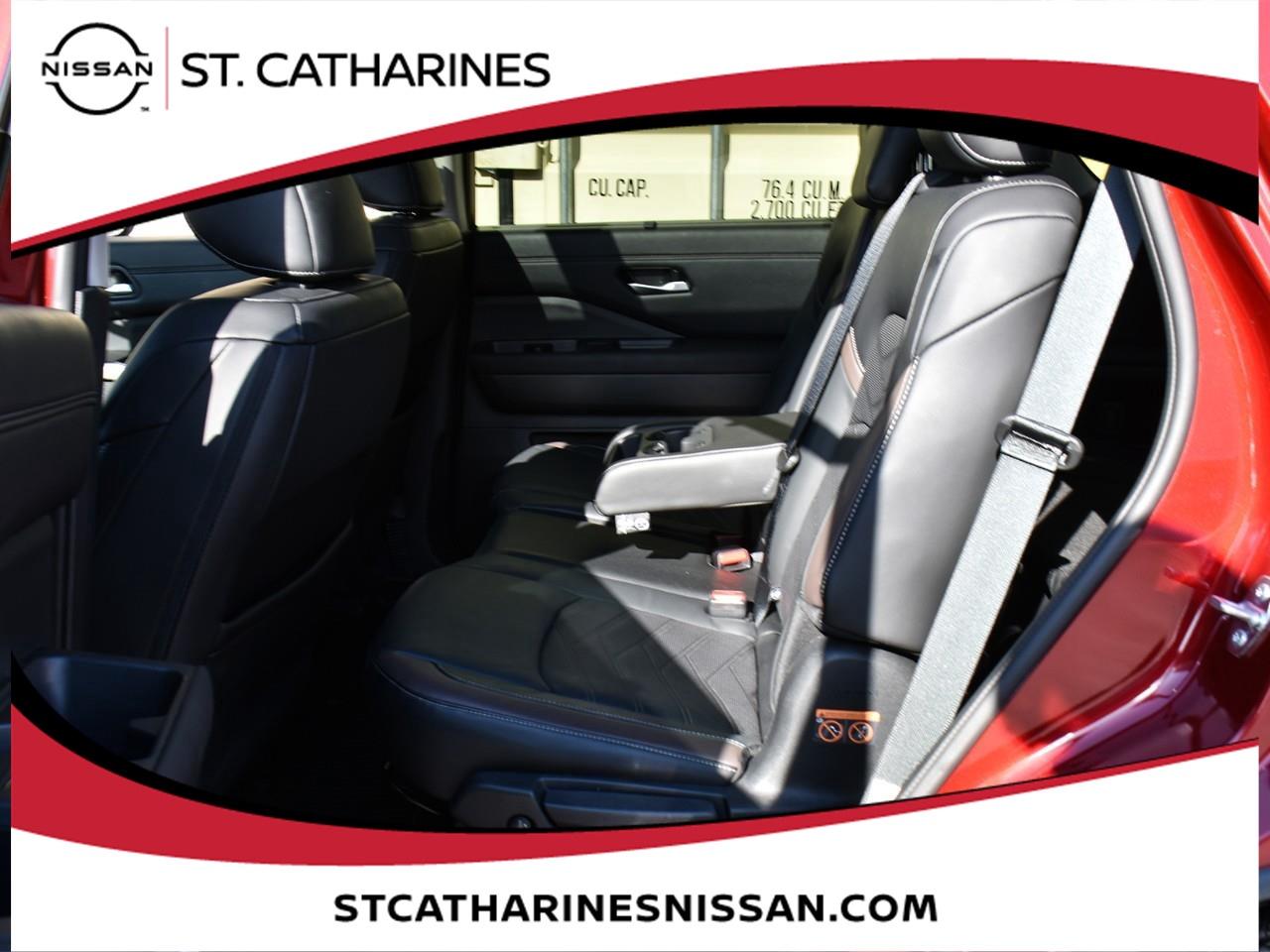 2025 Nissan Pathfinder Platinum Photo