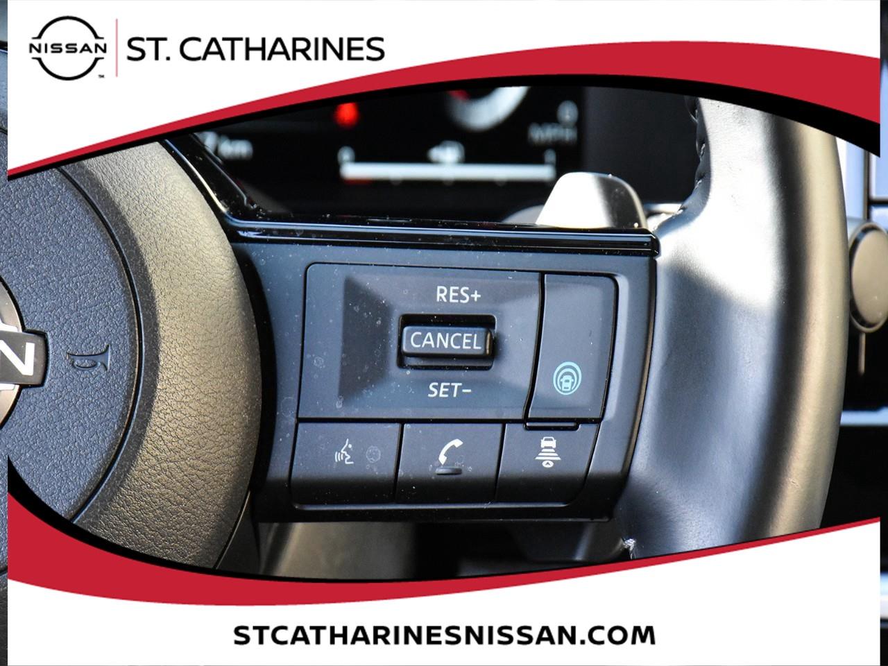 2025 Nissan Pathfinder Platinum Photo