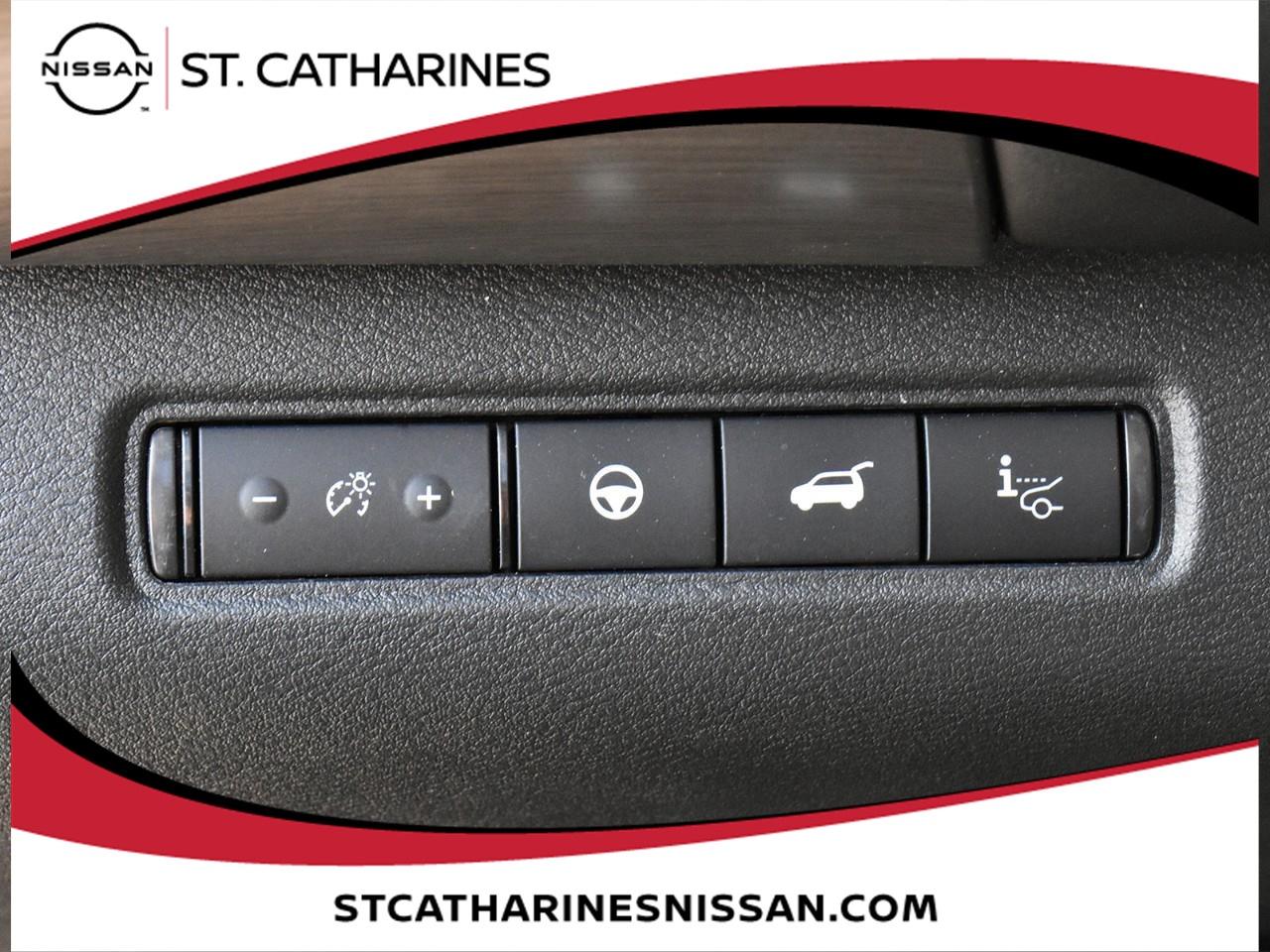 2025 Nissan Pathfinder Platinum Photo