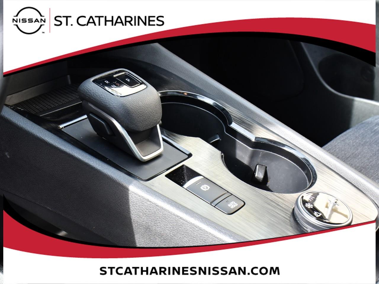 2023 Nissan Rogue SV MOONROOF Photo