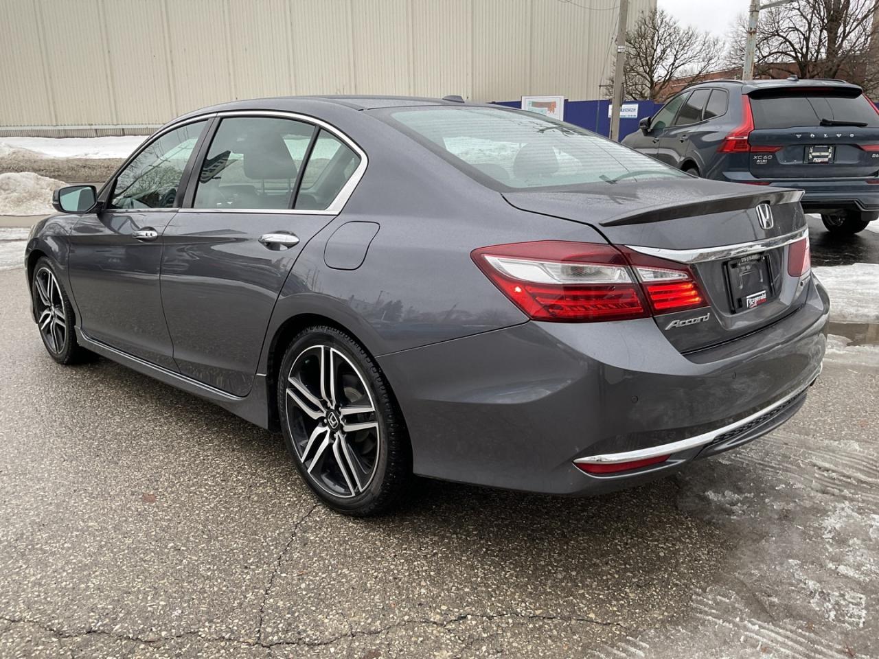 2017 Honda Accord Touring - LTHR! NAV! BACK-UP/BLIND-SPOT CAM! SUNRO Photo4