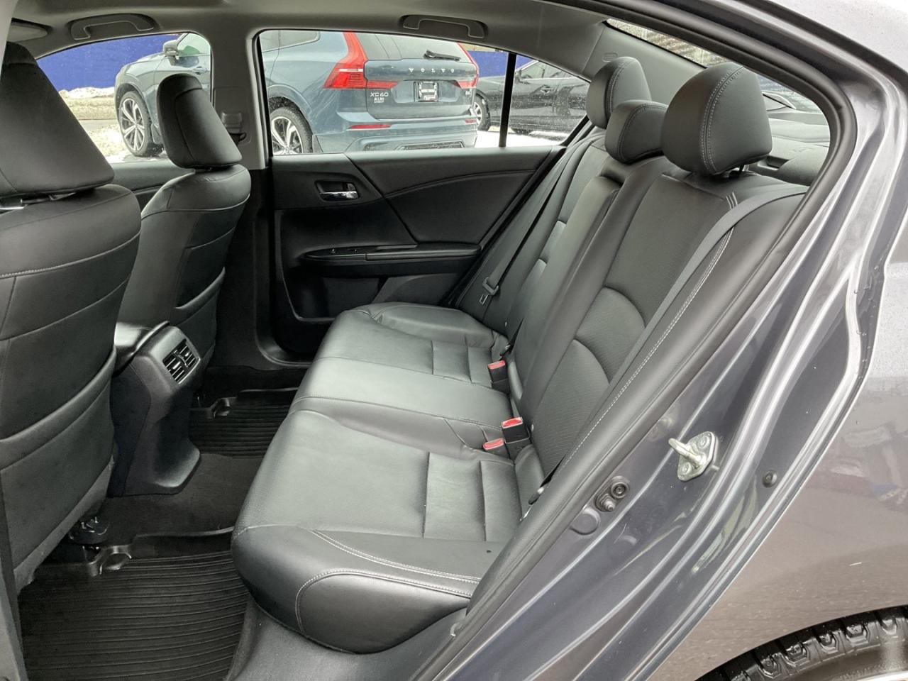 2017 Honda Accord Touring - LTHR! NAV! BACK-UP/BLIND-SPOT CAM! SUNRO Photo