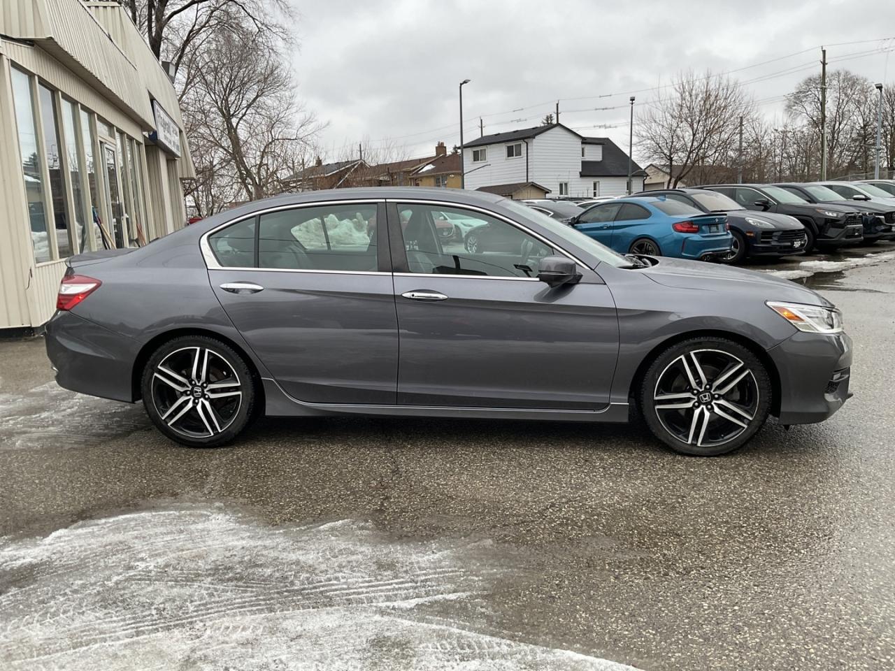 2017 Honda Accord Touring - LTHR! NAV! BACK-UP/BLIND-SPOT CAM! SUNRO Photo