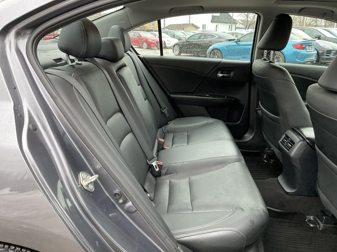 2017 Honda Accord Touring - LTHR! NAV! BACK-UP/BLIND-SPOT CAM! SUNRO Photo