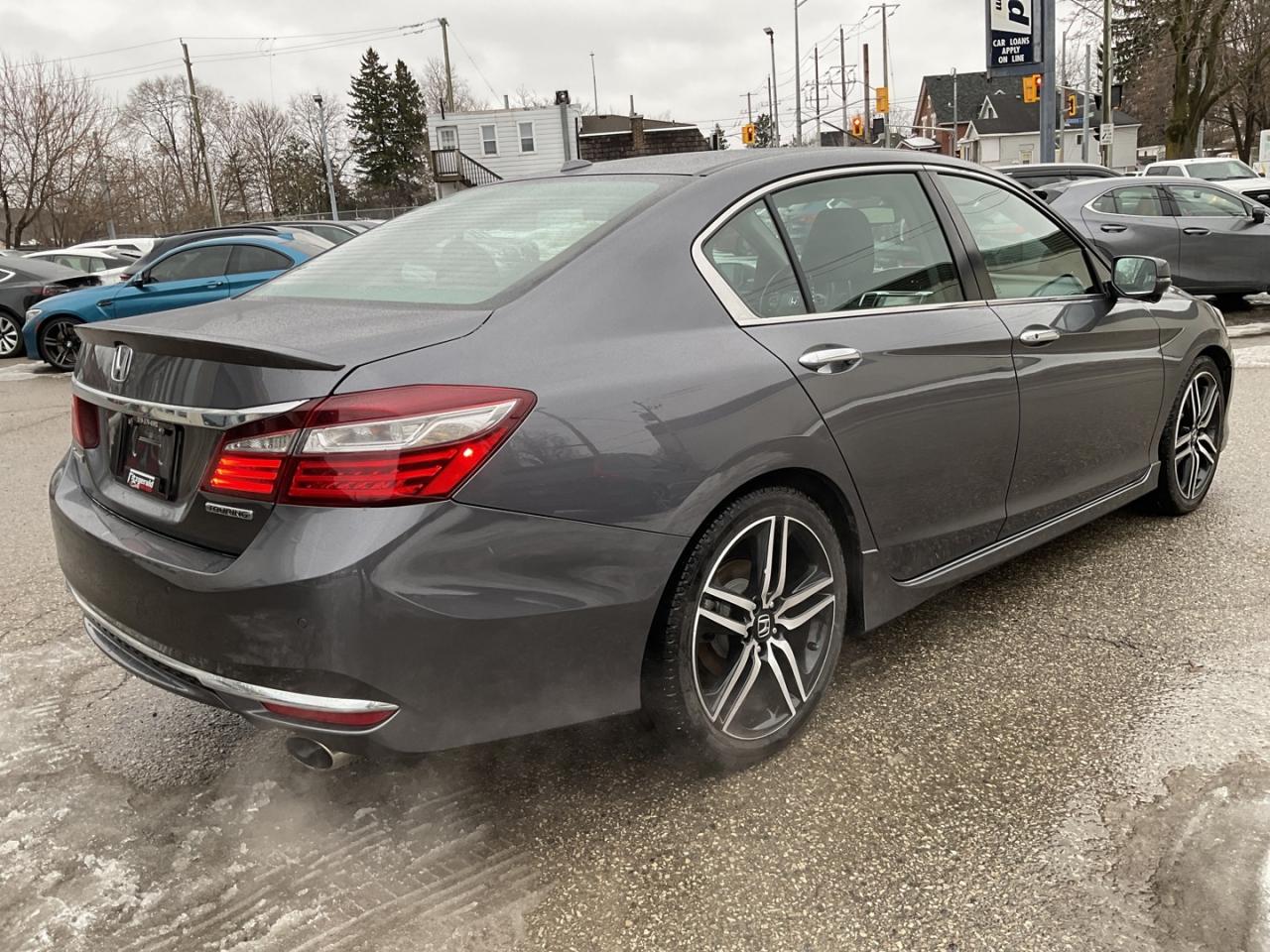 2017 Honda Accord Touring - LTHR! NAV! BACK-UP/BLIND-SPOT CAM! SUNRO Photo